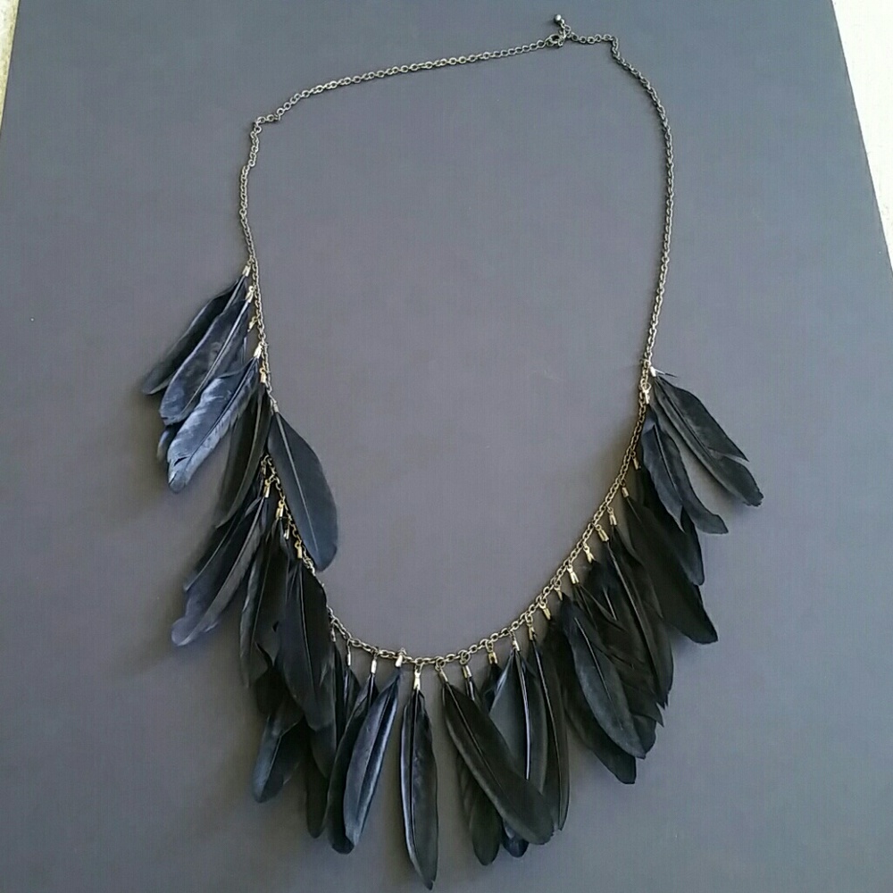 Black FEATHER long necklace